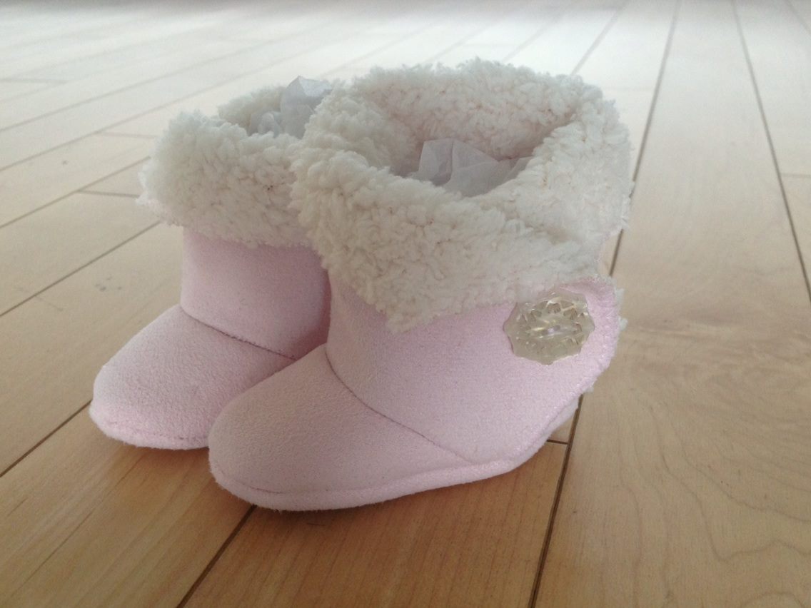 Tamara, Cozy pink baby booties with Velcro closure