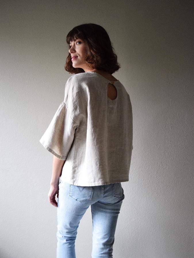 Randee, Oversized tee w keyhole and gathered sleeve made w medium weight mixed natural - softened.
www.etsy...