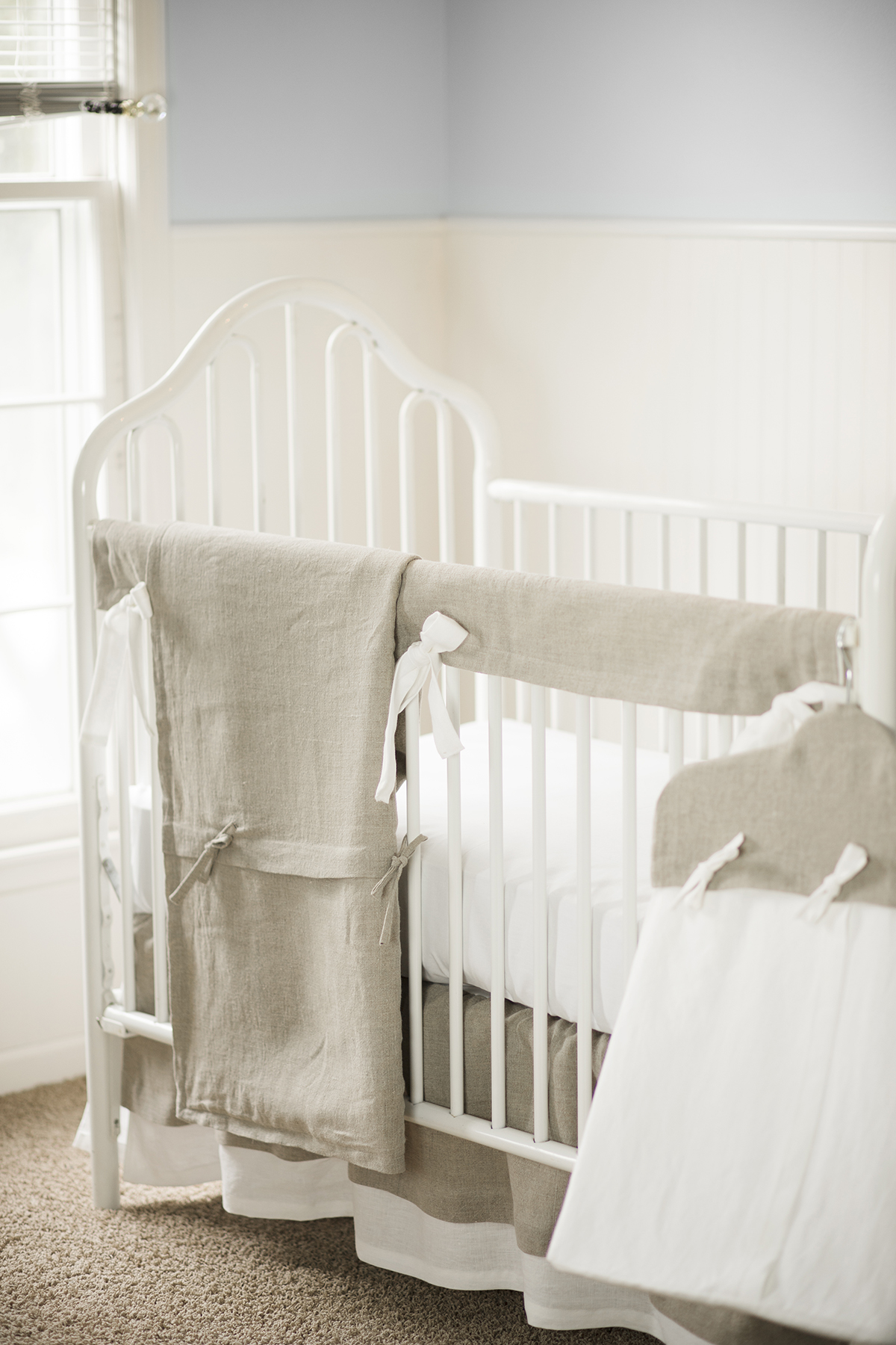 Jenni, Gender neutral baby bedding with modern farmhouse flair.
IL020 in natural and white.