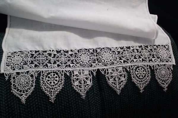 Christa, Completely hand done Reticella lace hand towel. Original pattern by Federico de Vinciolo, 1587. I us...