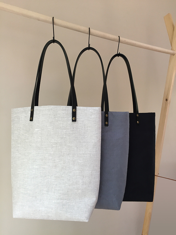 Colleen, Simple linen tote in Mixed Natural, Asphalt, and Black.