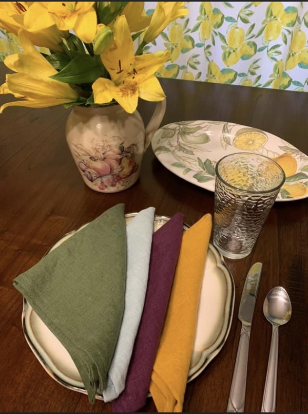 Denise, Linen napkins!