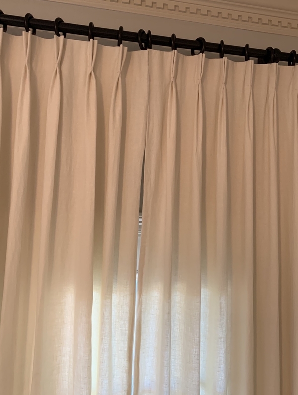 Corey, Pinch pleated linen drapes with hand sewn seams using IL019 Tadelakt. 

Home Decor