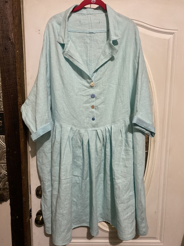 Vickie, A Tina Givens tunic/dress pattern made with Moonflower 019 softened linen.  Love the color, even if...