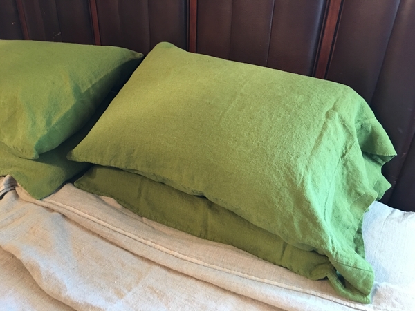 Peggy, 4C22 GREEN is such a sassy color; it works well with my mid-century decor. Top sheet in made from mi...
