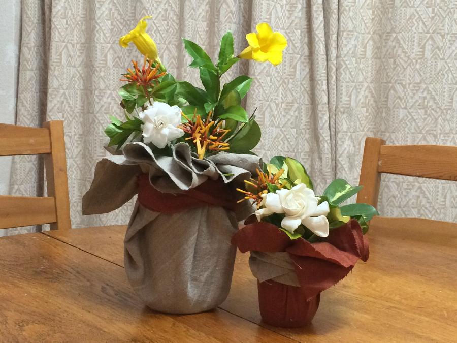 Natalia, This are my no-sew center pieces with left over linen. Linen + Ball Jars + Garden flowers = Everyday...