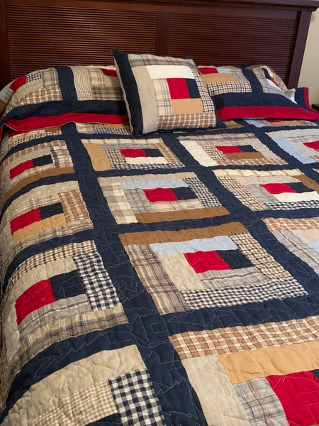 Libbie, Log Cabin in Log Cabin. Linen log cabin blocks quilted with trees bears and log cabins edge to edge.