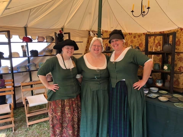 Dana, I love the Evergreen 5.3oz linen!! I’ve made so many 18th century dresses and jackets out of it. Her...