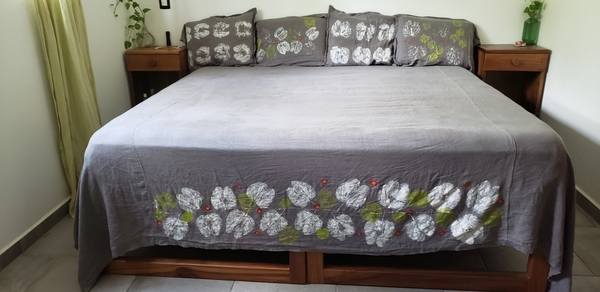 Susan, King bed sheet set and 4 pillow shams using Fabric-Store IL019 ASPHALT Softened.  The embellishments...