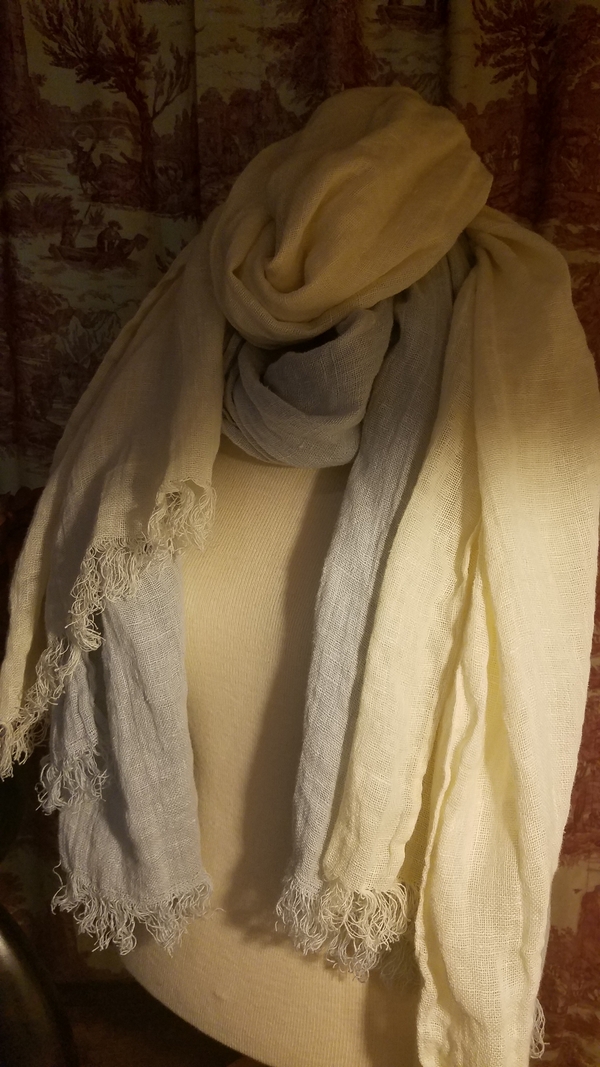 Alesia, Who doesnt love a linen scarf during this time of year?