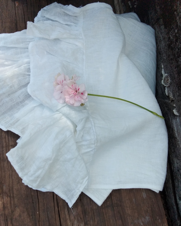 Michelle, Pure white linen bathroom hand towels.
Ive used a blend of  4c22 for the body of the towel with a l...