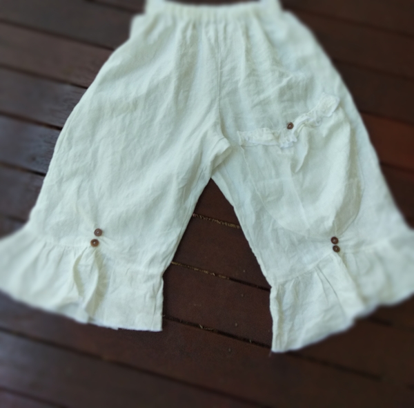 Michelle, Down on the Bayou Lismore Facebook
Prairie bloomers with harvest pocket and antique lace detail on p...
