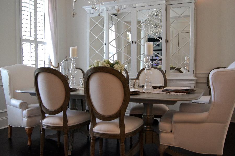 Andrea, Dinning room finished with 100% white linen fabric.