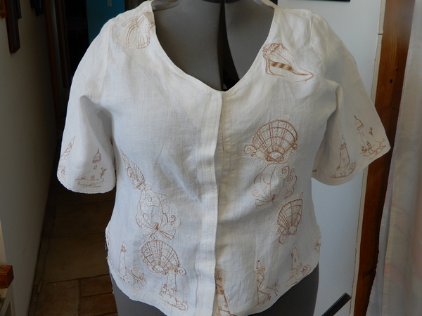 Jm, Dont remember which linen I used...Made for my mother who needs a zipper or velcro closure on her c...