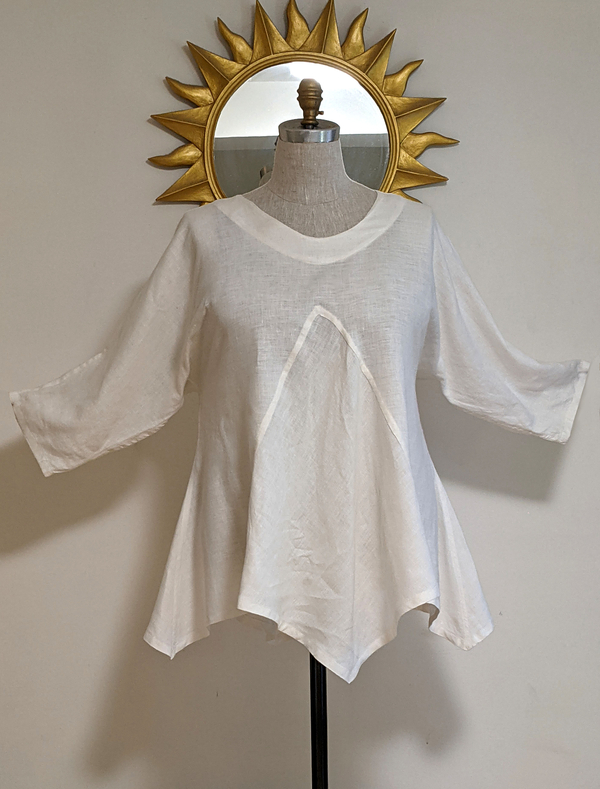 Stella, This is my favorite summer top. I made it with mid weight bleached linen. It has been washed so many...