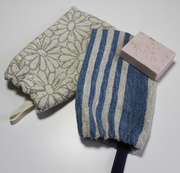 Lauren, Quick scrap-busting project of my IL073 and IL002 Shower mitts. For a copy of the tutorial, please j...