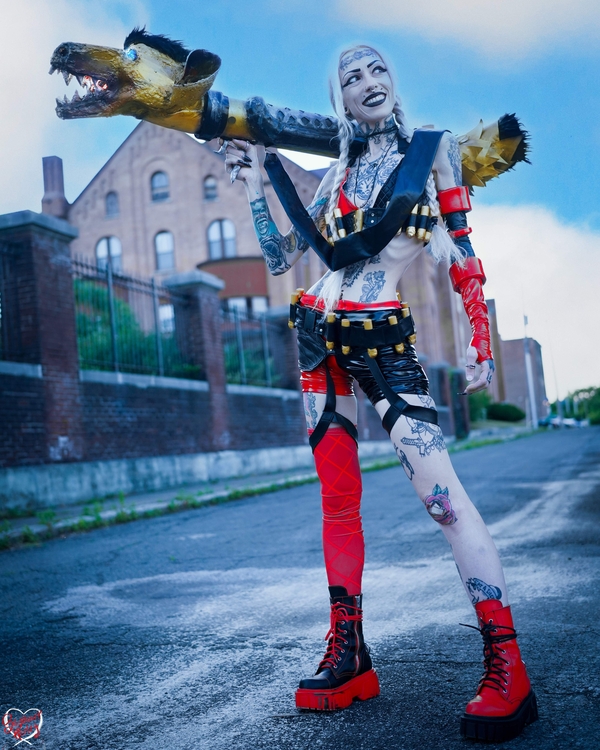 Harleen, Harley Quinn and Jinx (League of Legends) crossover. 
I made 100% of everything (aside from the shoe...