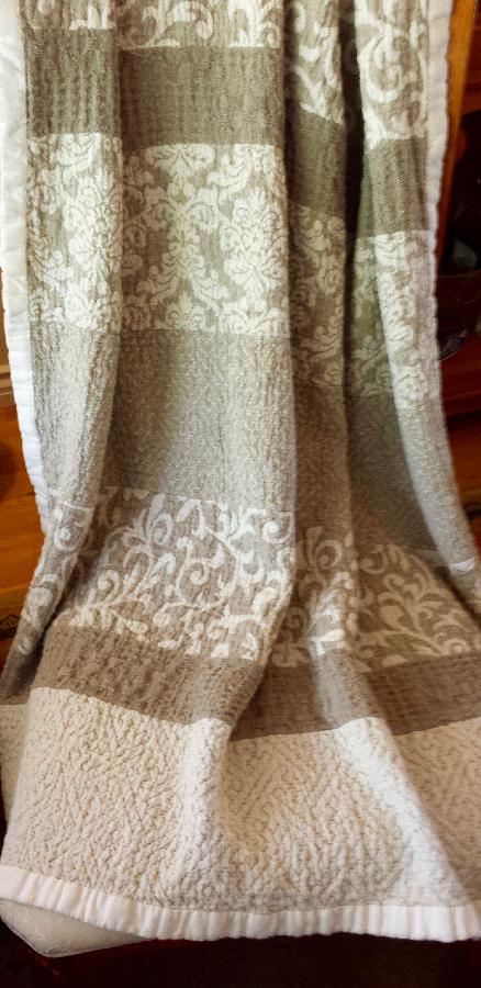 Cheryl, 100% Jacquard linen throw. Mix of IL002 Ivory Natural Tetra, Natural Royal Crest, Natural Scrolls, L...