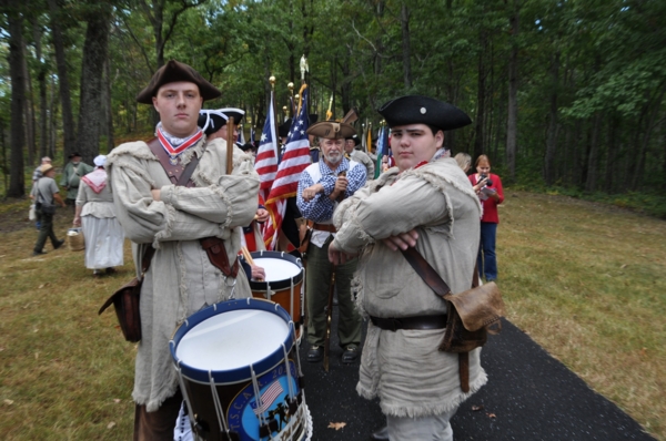 William, Recreations of an American Revolution uniform, known as a hunting shirt.