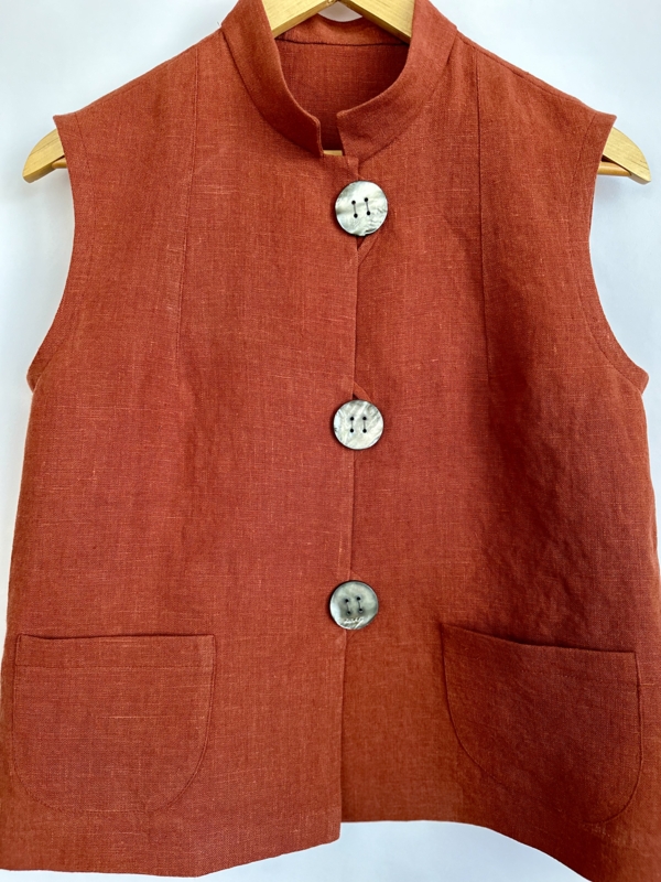 Patty, Spice linen vest with abalone buttons