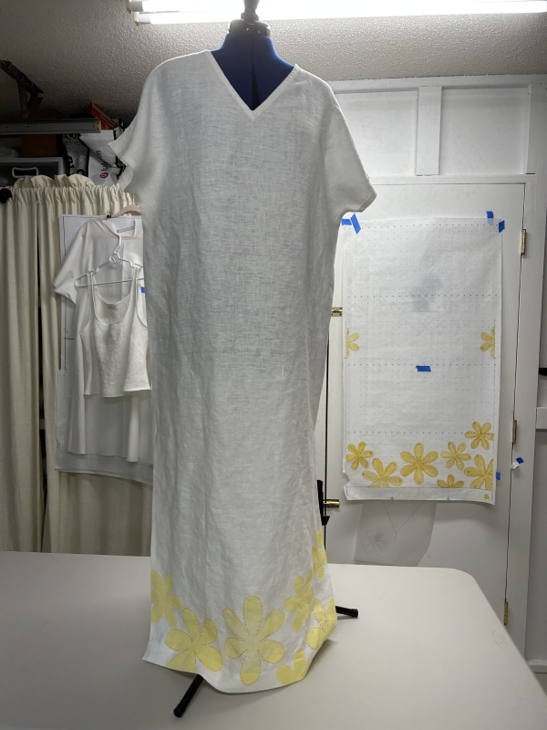 Donna, This was made with 4C22 white linen my favorite. I printed the daisies and embroidered around them.