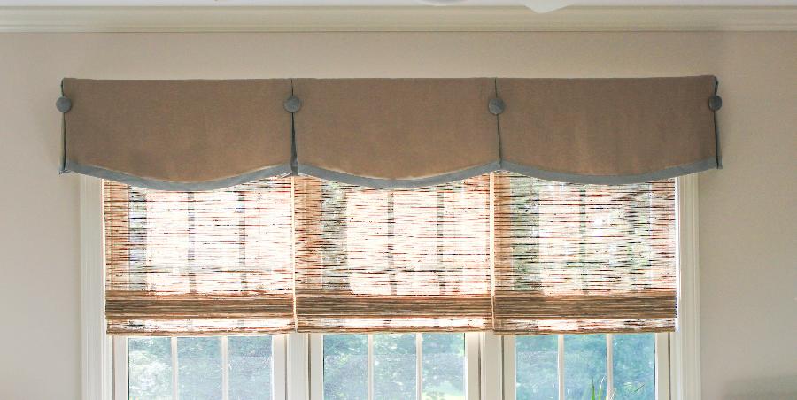 Sharon, This natural linen valance has a contrasting border in blue linen, and velvet buttons to match.