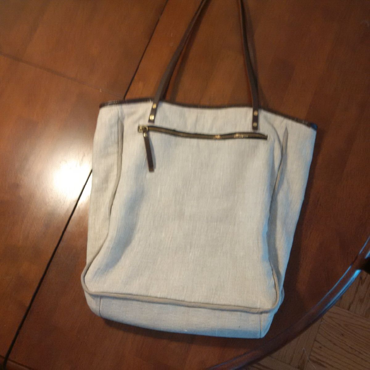 Ivy, This is roughly based on a tote I loved that was made out of black cotton. I reused the zipper and h...