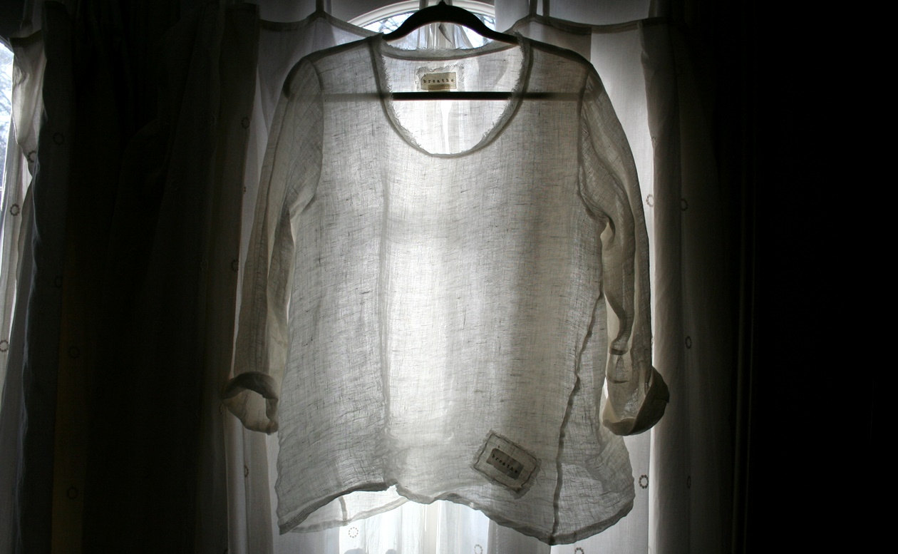 Beth, Linen Sara Shirt. Made with IL030 100% Linen Gauze
Gorgeous Sheer layering piece with twisted sid...