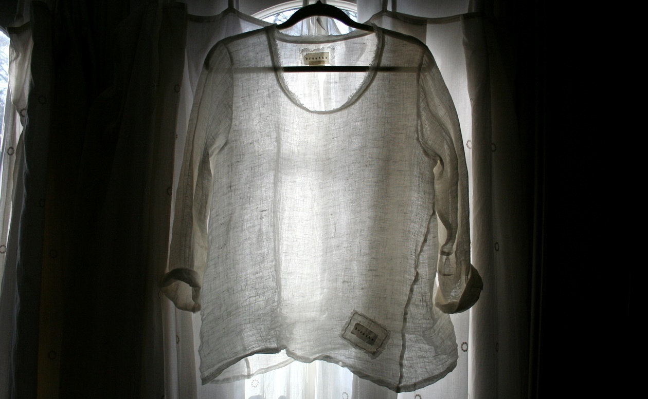 Beth, Linen Sara Shirt. Made with IL030 100% Linen Gauze
Gorgeous Sheer layering piece with twisted sid...