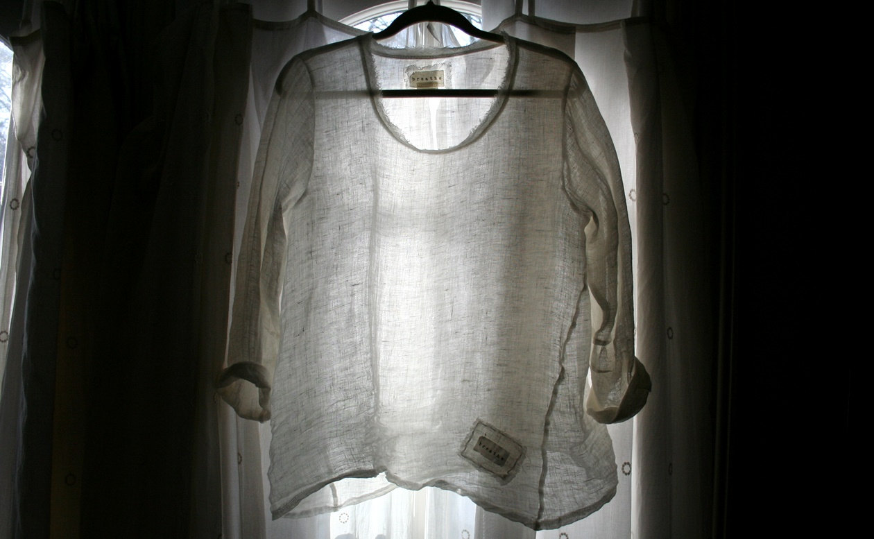 Beth, Linen Sara Shirt. Made with IL030 100% Linen Gauze
Gorgeous Sheer layering piece with twisted side...