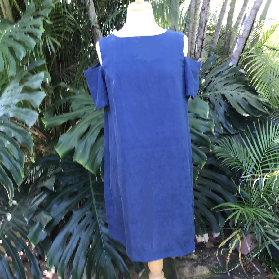 Takako,  linen IL019INSIGNIA BLUE Softened.
