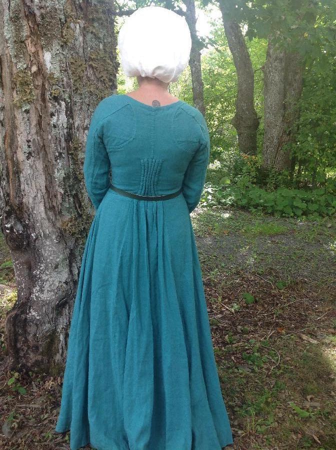 Rachel, Full length view of the back of the Housebook dress