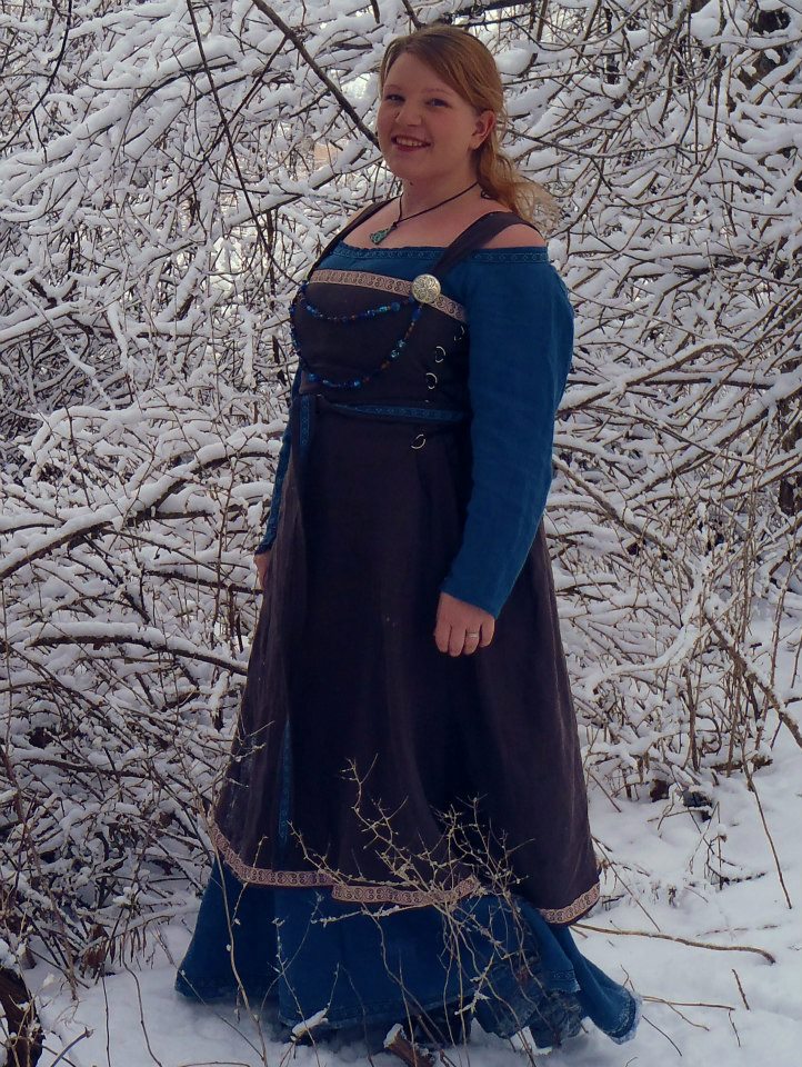 Katherine, This viking style apron dress is made 100% from fabric-store linen!
The under dress is made from blu...