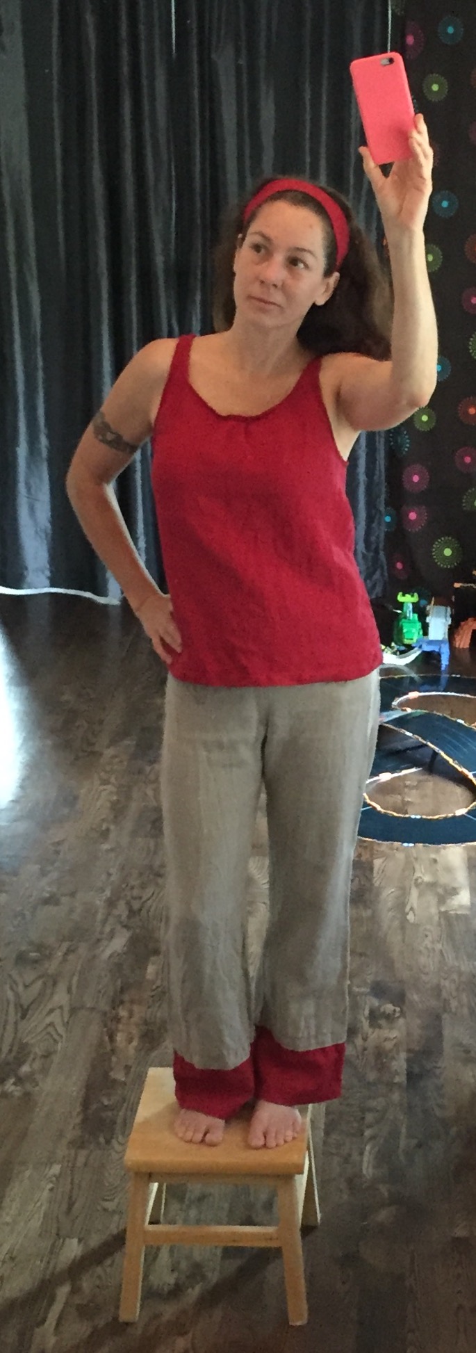 Donna, Linen head band, top and pants. This outfit is over a year old. The head band is newer. Got a few sm...