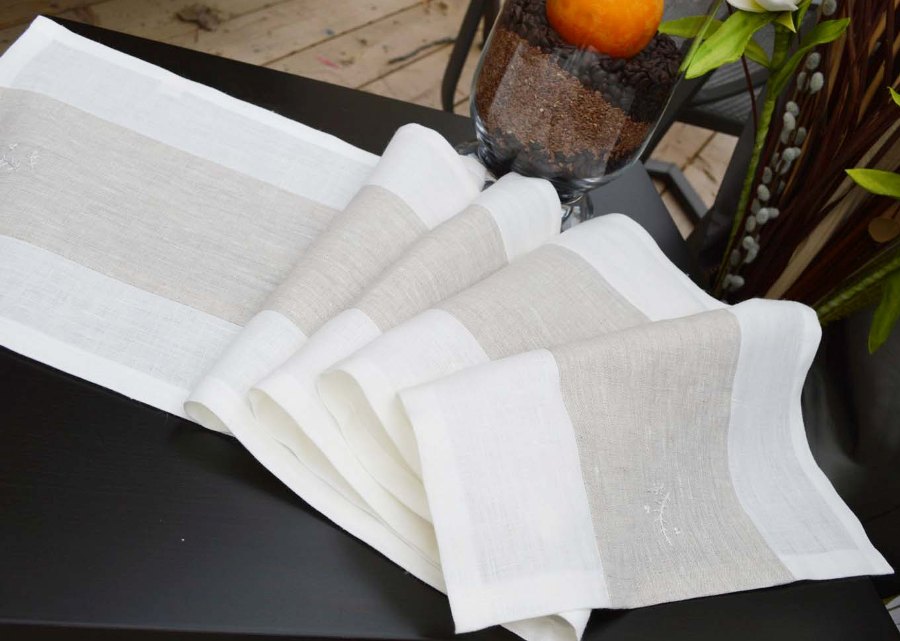 Ralita, I made this Table Runner from  IL019 MIX NATURAL and IL019 BLEACHED 100% Linen.
The small embroider...