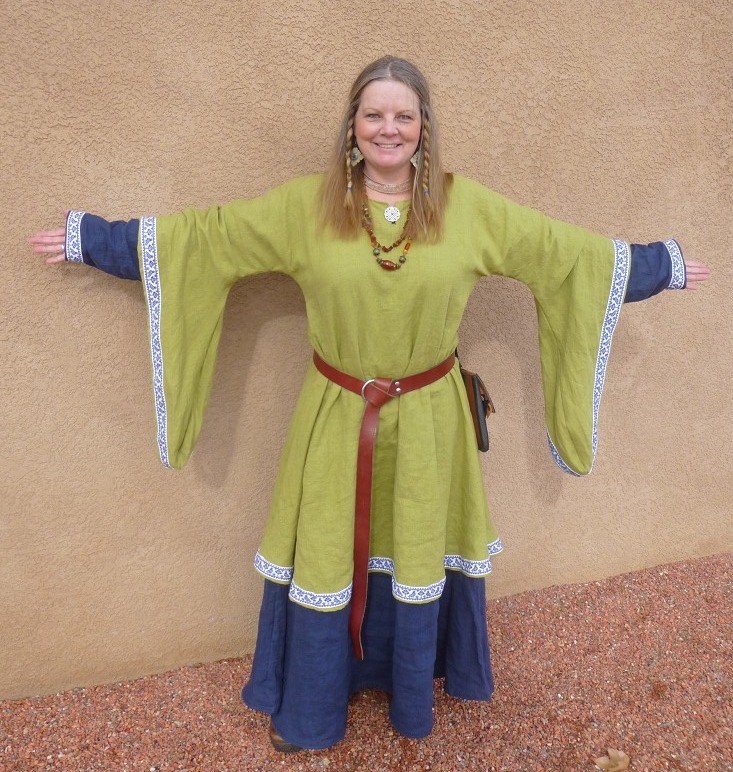 Paige, A 12th century style under tunic and over tunic. Under tunic made from Cobalt Blue medium weight lin...