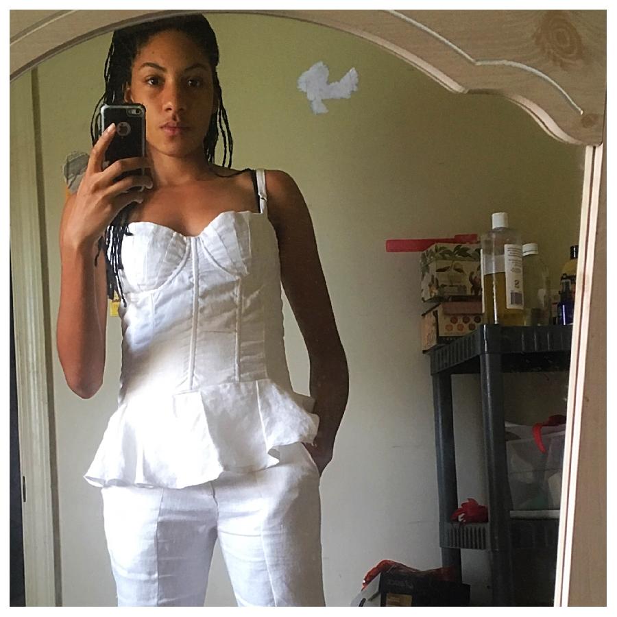 Yasmin, White shelled boned bodice top with matching slim fit pants.
Made with IL019 BLEACHED- FS Signature...