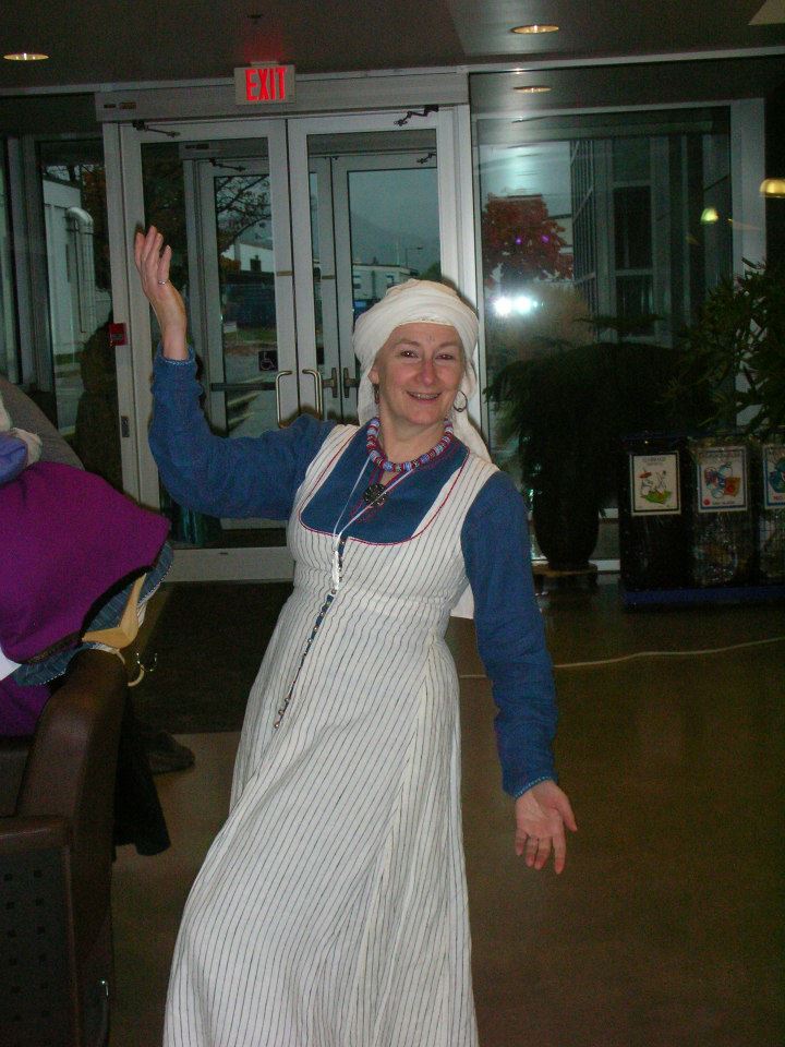 Linda, Head-wrap (isaba) in IL030, white (black embroidery does not show here)
Qamis in IL019, Blue Bonne...