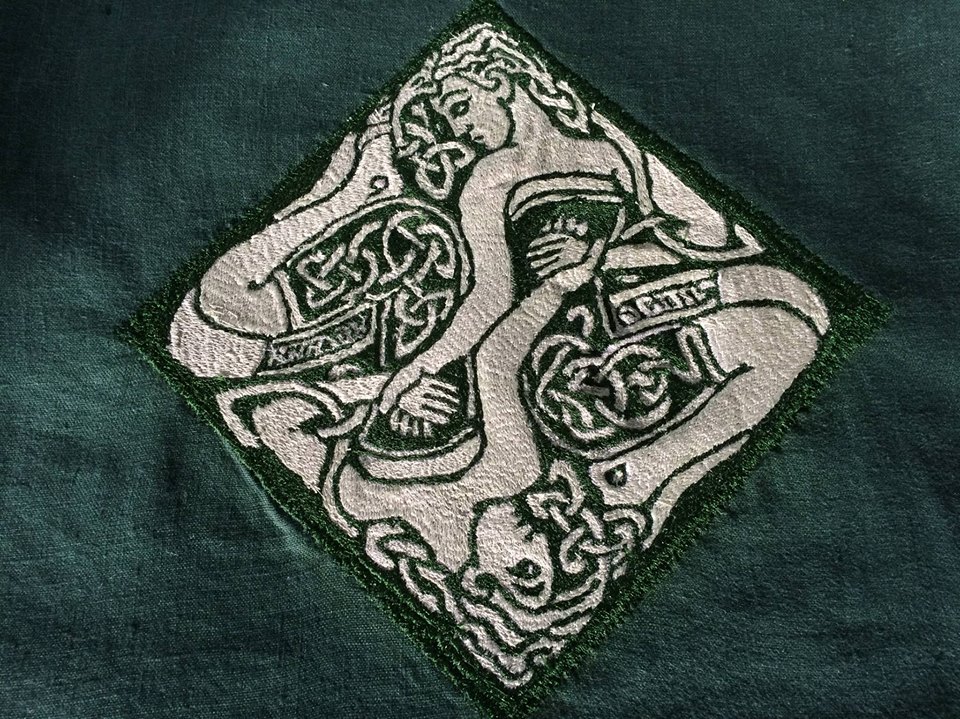 Karen, I free-motion machine embroidered this Celtic motif onto a FS green mid-weight linen, using two laye...