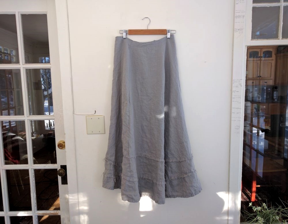 Beth, Linen Helena skirt done in IL019 DRIZZLE

https://www.etsy.com/listing/475777448/new-design-line...