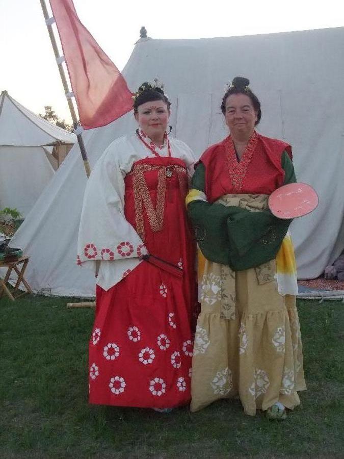 Lisa, Thats me on the right in the finished mandarin duck tiered skirt in linen. The rest of my 9th centu...