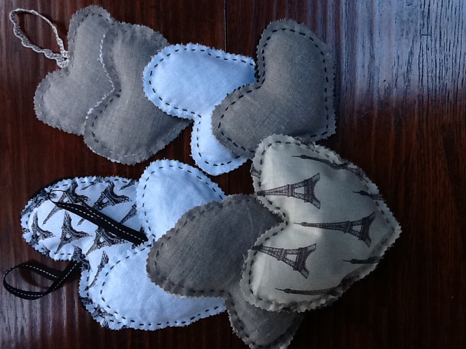 Colleen , Lavender heart sachets with linen and cotton.
Hand stitched with waxed linen and some with ribbon or...