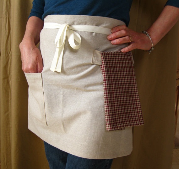 Jeanette, This a classic little apron I made from a natural flax colour linen.  Easy to make and comfortable t...
