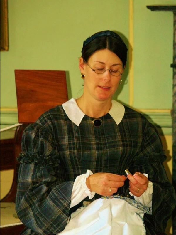 Elizabeth, 1860s dress in heavy black/grey and cream plaid linen with linen collar