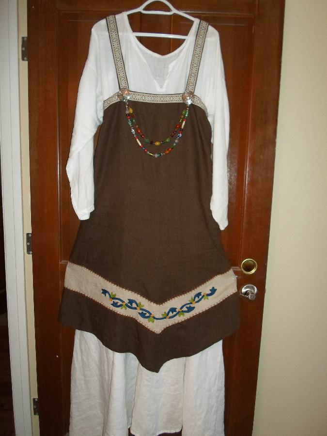 Cynthia, I made this 4 panel Viking apron out of  chocolate brown heavy weight linen(4C22).  I added the natu...