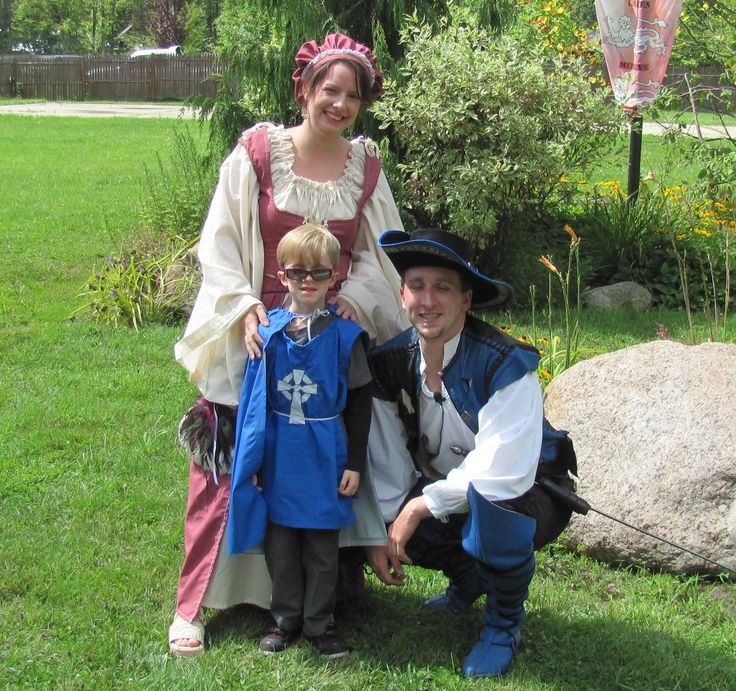 Fabricsstore "REENACTMENT COSTUME CONTEST" Melissa "Medieval page boy tu"