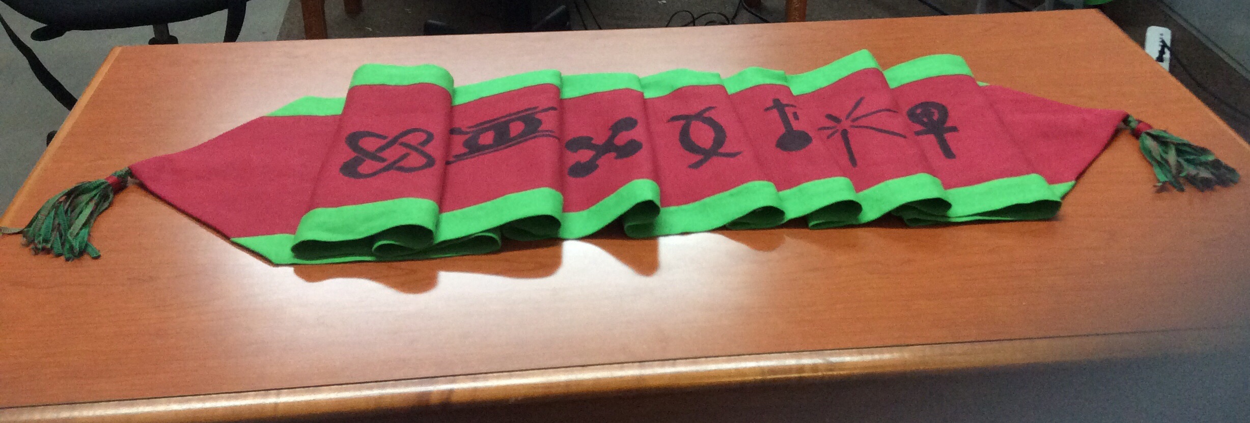 Jacqueline, KWANZAA table runner with the Nguzo Saba - The  symbols for the Seven Principles.

Fresh green
Crims...