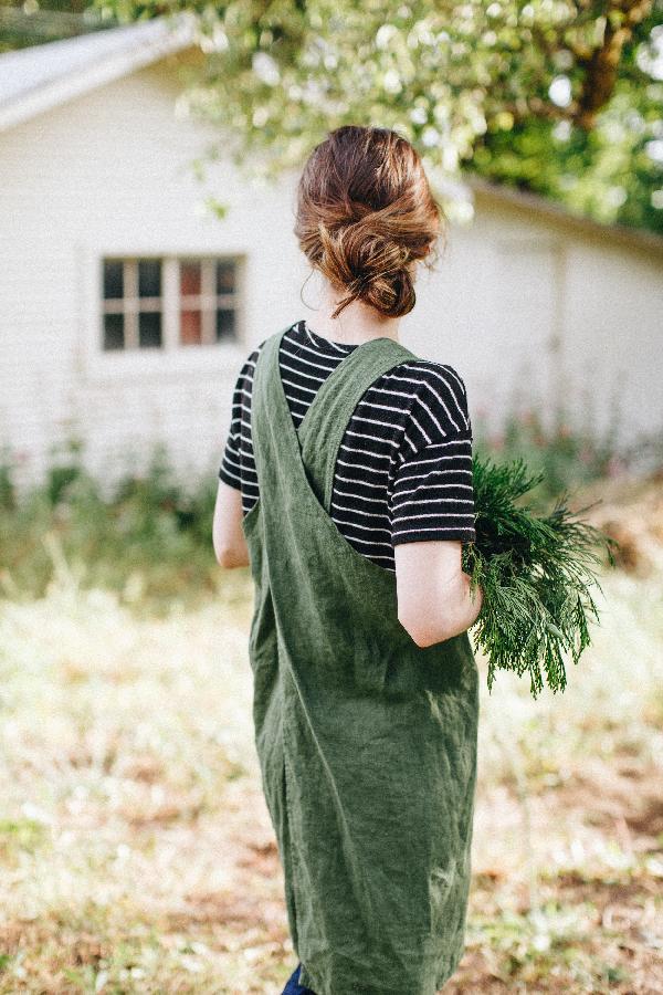Erika, I made a linen pinafore apron with 4C22 in Vineyard Green. I really love the way it turned out with...