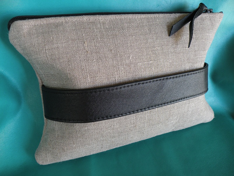 Heidi, Clutch with Hand Strap