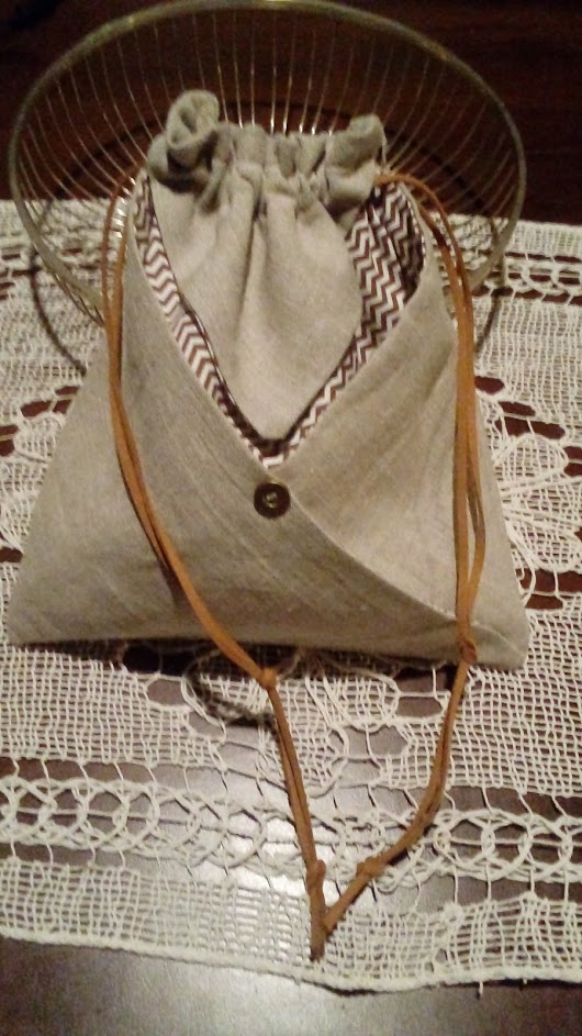 Claudia, Japanese purse in natural linen.
